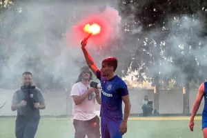 Πήρε φωτοβολίδα και… πήγε μπροστά στον κόσμο ο Βούρος  (Φώτος/Βίντεο Kerkida) 