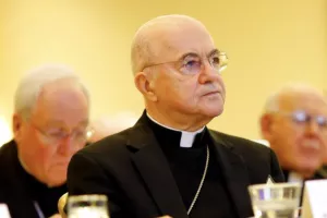 Βατικανό: Αφορίστηκε αρχιεπίσκοπος που χαρακτήρισε τον Πάπα «υπηρέτη του σατανά»