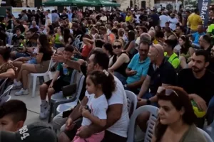 Αρκετός κόσμος για τα 30χρονα! (Βίντεο)
