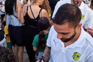 Υπέγραψαν αυτόγραφα και παρουσιάστηκαν! (Φώτος/Βίντεο)