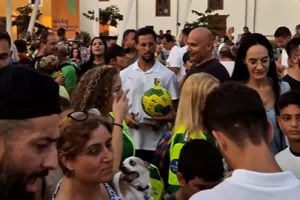 Υπέγραψαν αυτόγραφα και παρουσιάστηκαν! (Φώτος/Βίντεο)