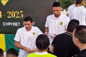 Υπέγραψαν αυτόγραφα και παρουσιάστηκαν! (Φώτος/Βίντεο)