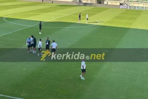 (ΦΩΤΟΣ Kerkida) Η άφιξη της ΑΕΚ στο Paksi Stadium