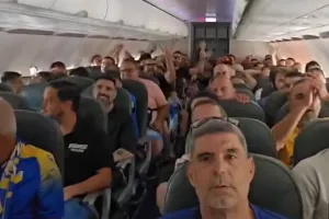 (Βίντεο kerkida) Συνθήματα στον... αέρα από τους ΑΠΟΕΛίστες