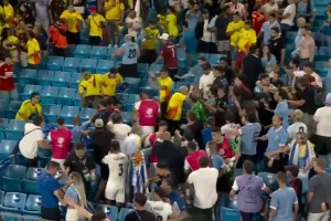 Χάος μετά το φινάλε του Κολομβία-Ουρουγουάη: Παίκτες της «Σελέστε» έπαιξαν ξύλο με οπαδους! (vid)