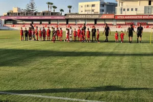 Η επίσημη πρώτη της Νέας Σαλαμίνας (Φώτος/βίντεο)