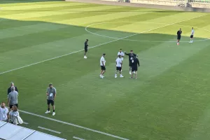 (ΦΩΤΟΣ Kerkida) Η άφιξη της ΑΕΚ στο Paksi Stadium