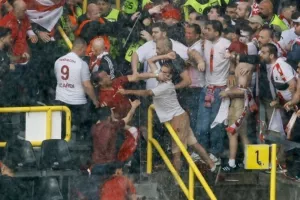 30 και 25 χιλιάδες!
