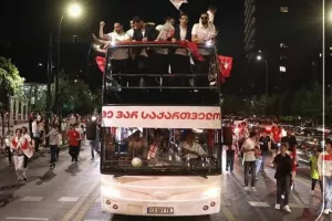 (Bίντεο) Υποδοχή ηρώων για τους Γεωργιανούς στην Τιφλίδα!