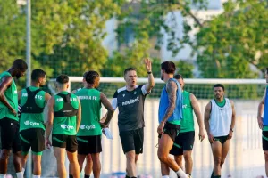 Ξεκαθαρίζει το… σκηνικό
