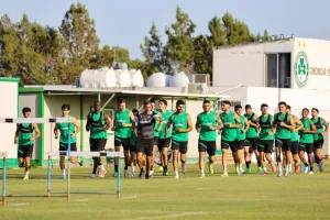 Έριξε το μπαλάκι στους… νέους