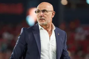 Ντε Λα Φουέντε: "Δεν αρκεί να σταματήσουμε τον Μπαπέ"
