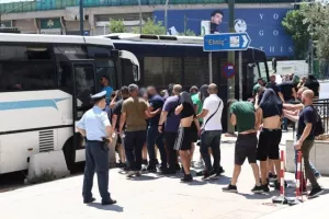 (ΒΙΝΤΕΟ) Η στιγμή της συμπλοκής των οπαδών του ΠΑΟ πριν το φιλικό με την ΑΕΚ