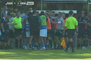 Αρπάχτηκε με οπαδούς της Γκενκ ο Λουτσέσκου!