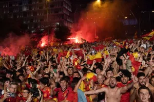 (ΒΙΝΤΕΟ) "Κάηκε" η Μαδρίτη για την κατάκτηση του τροπαίου από την εθνική Ισπανίας