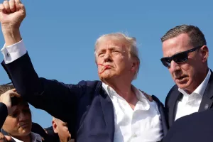 Απόπειρα δολοφονίας Τραμπ: Τρία όπλα ακούστηκαν στην επίθεση λένε οι ειδικοί
