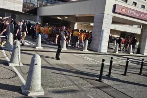 (ΦΩΤΟΣ kerkida) Δίνουν ρυθμό... από ξενοδοχείο προς γήπεδο