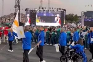 Η σημαιοφόρος Καρολίνα, στην τελετή έναρξης (φώτος)