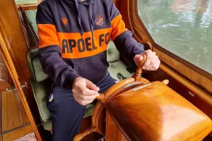 Πήρε... Πορτοκαλί χρώμα η Ρίγα (φώτος)