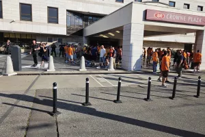 (ΦΩΤΟΣ kerkida) Δίνουν ρυθμό... από ξενοδοχείο προς γήπεδο