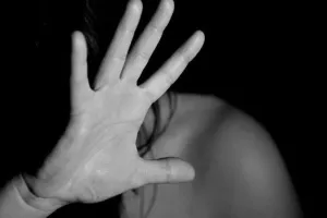 30χρονη ξυλοκοπήθηκε από πεθερά, κουνιάδα και σύζυγο