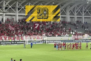 (ΒΙΝΤΕΟ Kerkida) Χαμός μπροστά από το πέταλο- "Είσαι στο μυαλό κάτι μαγικό..."