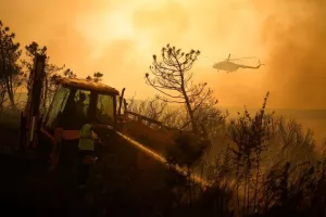 Τουρκία: Υπό έλεγχο οι πυρκαγιές σε Σμύρνη και Μπόλου
