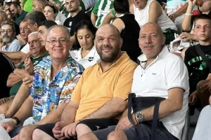 (ΦΩΤΟΣ) Ο κόσμος στο Άρης-Ολυμπιακός Πειραιώς
