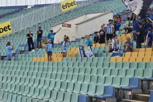 (BINTEO) Είσοδος και τραγούδι από τους Παφίτες