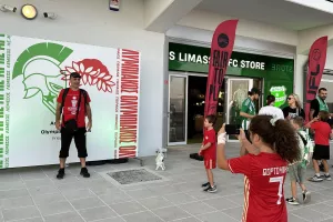 (ΦΩΤΟΣ) Ο κόσμος στο Άρης-Ολυμπιακός Πειραιώς