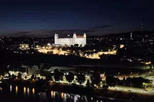 Μπρατισλάβα... by night! (Φώτος)
