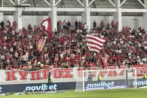 (ΦΩΤΟΣ) Ο κόσμος στο Άρης-Ολυμπιακός Πειραιώς