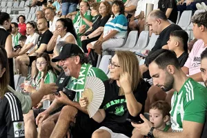 (ΦΩΤΟΣ) Ο κόσμος στο Άρης-Ολυμπιακός Πειραιώς