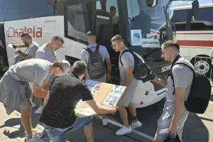 Πάφος/Τους περίμενε για αυτόγραφα (Φώτος kerkida) 