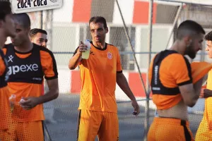 (Φώτος) Καρμιώτισσα/Επιστροφή στην Κύπρο