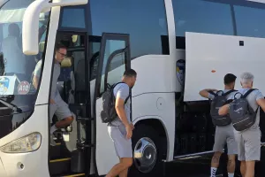 Πετάει… η αποστολή της Πάφου (Φώτος-Bίντεο kerkida)  
