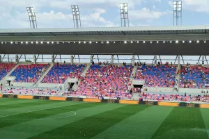 Λίγος ο κόσμος στο "Sóstói Stadium" (Φώτος Κερκίδα)