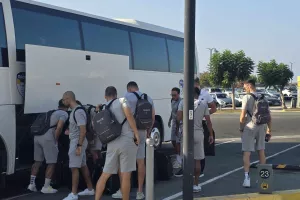 Πετάει… η αποστολή της Πάφου (Φώτος-Bίντεο kerkida)  