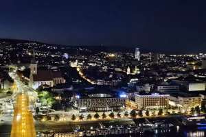 Μπρατισλάβα... by night! (Φώτος)