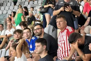 (ΦΩΤΟΣ) Ο κόσμος στο Άρης-Ολυμπιακός Πειραιώς