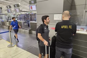 Η αποστολή του ΑΠΟΕΛ στο αεροδρόμιο (Φώτος/Βίντεο)