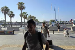 Πετάει… η αποστολή της Πάφου (Φώτος-Bίντεο kerkida)  