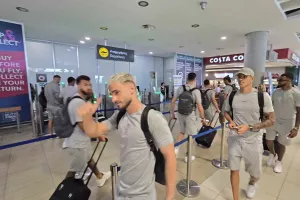 Πετάει… η αποστολή της Πάφου (Φώτος-Bίντεο kerkida)  
