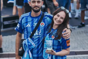 Χαμόγελα... στο fan zone (Φώτος)
