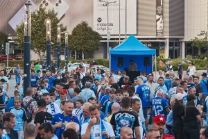 Χαμόγελα... στο fan zone (Φώτος)