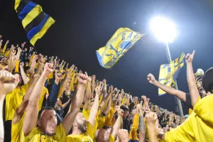 "Αφήνουμε για λίγο τις παραλίες και στήνουμε γλέντι στο πέταλο"