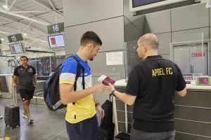 Η αποστολή του ΑΠΟΕΛ στο αεροδρόμιο (Φώτος/Βίντεο)