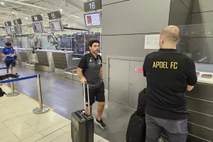 Η αποστολή του ΑΠΟΕΛ στο αεροδρόμιο (Φώτος/Βίντεο)