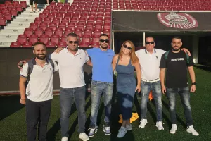 Παρέα οι δημοσιογράφοι