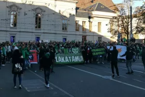 "Στήνουμε το δικό μας πάρτι"